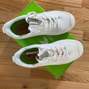 Cariuma Off White Sneakers